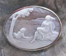 Amazing Italian shell depict of Woman & kid at the river Marked 14 Karat Yellow Gold brooch/pendant