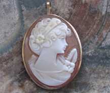 Quality carved Italian Carnelian shell modern cutty Marked 10K Yellow Gold Brooch/Pendant