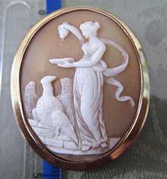 Early Victorian signed large 9ct Gold brooch/pendant Hebe & Zeus - carved shell Antique cameo circa 1870