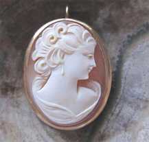 Very well carved beauty carnelian shell circa 1930 Marked 10K Yellow Gold brooch/pendant