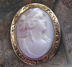 Victorian/Edwardian Antique Coral stone goddess Demetra Marked 10K Gold circa 1890-1915 brooch