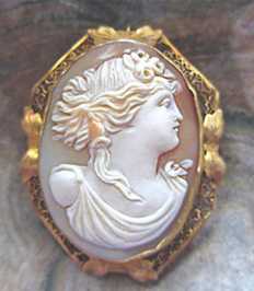 Great Quality Art Nouveau Conch shell circa 1890 - 1910 Marked filigree 10K Yellow Gold Pendant/Brooch