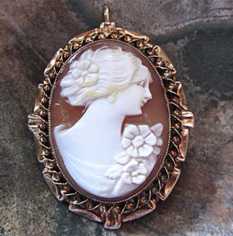 Pretty one from the 1920th Art Nouveau Conch shell Tested as 10K Yellow Gold Pendant/Brooch