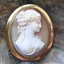 Classic Museum Quality carving shell signed by the Artist 9K Yellow Gold Brooch from 1905 or earlier.