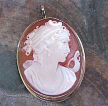 Well hand carved shell depict Diana - Goddess of Hunting Marked “585” - 14K Yellow Gold Brooch/Pendant