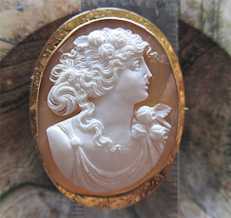 Big Museum Quality carved shell cameo circa 1900-1915 Victorian/Edwardian Marked 10K Yellow Gold Brooch