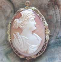 Roman Goddess Ceres profile - hand carved Carnelian shell. Circa 1910 Marked 10K Yellow Gold well filigree Brooch/Pendant. Signed