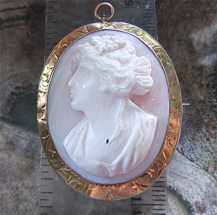 Great Edwardian hand carving high relief Coral stone Tested 10K Yellow Gold Brooch/Pendant circa 1905-1910
