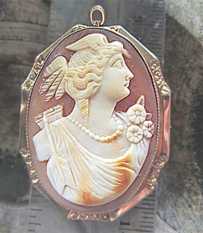 Psyche Roman goddess of Soul - carved Carnelian shell marked Yellow Gold pin brooch/pendant circa 1910