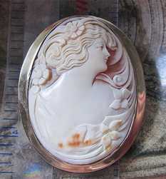 Art Nouveau 1910-1920 Museum Quality Classic beauty Huge filigree 14K Yellow Gold Brooch.