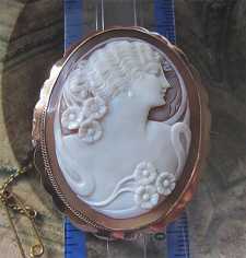 Museum Quality Art Nouveau - carved Sardonyx shell circa 1915 9K Yellow/Rose Gold pin brooch/pendant with the safety chain