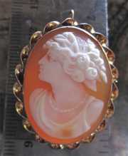 Very well carved shell portrait of young girl from the 1910 - 1920th Marked 14K Yellow Gold Brooch/Pendant from the Connecticut Estate