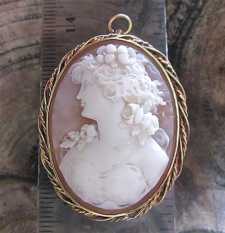 Carved Museum Quality shell Beauty profile portrait circa 1920th Big Art Deco marked 10K Yellow Gold Brooch/Pendant.