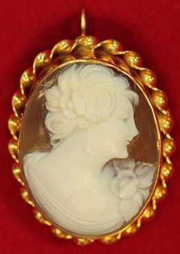 Vintage Victorian/Edwardian Shell Cameo Brooch/Pendant Pin Set in 10K (marked) Gold 4.3 g