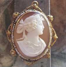 Great superiorly carved Victorian/Edwardian shell - Greek girl Circa 1910 marked 10K Yellow Gold brooch/pendant with pearls