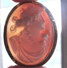 Amazing Quality Victorian shell carving image of curly hair beauty Solid big marked 14K Gold brooch circa 1890-1905.