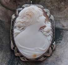 Art Nouveau - Museum quality shell, signed by the Artist Big 14K filigree White Gold Brooch/Pendant circa 1925