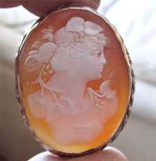 Great quality Bacchante Carnelian shell, signed by the Artist. Unmarked/tested 10K Yellow Gold brooch/pendant. Circa 1925