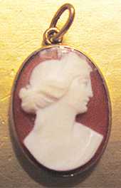 Edwardian Art Deco detailed carving petite Sardonyx shell Marked 14K Yellow Gold Pendant circa 1910