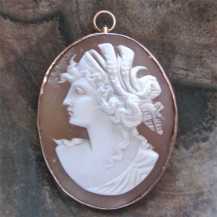 Carved Sardonyx shell depict Ceres - Roman Goddess of Furtility Unmarked/tested 10K Yellow Gold brooch/penadant from 1910th