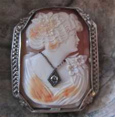 Great multi colored carving shell - The girl in the necklace & diamond Marked 14K White Gold filigree Brooch/Pendant from 1920th.