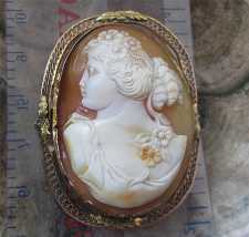 Carved Great Edwardian shell - Beauty from the circa 1910th-1930th The big marked 10K Yellow Gold filigree with the leaves brooch.