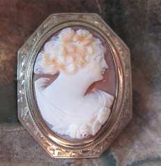 Multi colors profile - well hand carved Art Deco Carnelian shell Marked 10K White Gold etched Brooch circa 1935