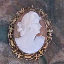 Great carving Carnelian shell, signed by the Artist from 1940th Marked/tested filigree 10K Yellow Gold brooch/pendant