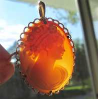 Signed by Artist carved modern Carnelian shell profile portrait Marked 14K Yellow Gold Brooch/Pendant (circa 1980)