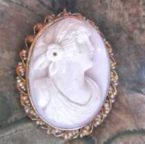 Edwardian/Victorian high relief Ceres Goddess, carved Coral stone Hallmarked 10K Yellow Gold twisted brooch/pendant with pearls