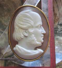 Unique Museum Quality carved & signed John B. King shell 14K Gold cameo brooch man's portrait before 1868