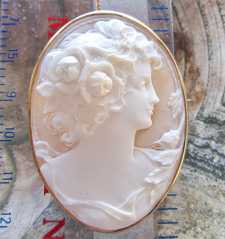 High relief Museum Quality Modern Beauty carved & signed cameo Huge unmarked 14K Yellow Gold (tested) Brooch/Pendant