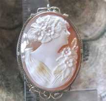 1920th Art Deco style profile - well hand carved Conch shell In marked 14K White Gold filigree Brooch/Pendant. Signed