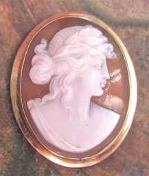 Museum carved Sardonyx shell - Beauty with the Wreathe. Marked 14K Yellow Gold Classic Italian brooch/pendant.