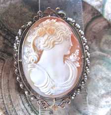 XL Superiorly Museum carved Edwardian Art Nouveau shell Beauty Circa 1910 marked Yellow Gold brooch/pendant with pearls