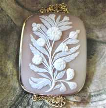 Great carving - light Shell Flower Vintage in the 14K Yellow Gold Cameo Pendant with hallmarked 22" chain