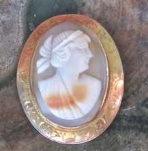 Edwardian Art Deco well hand carved shell - Roman woman profile Hallmarked 10K Yellow Gold Brooch circa 1910.