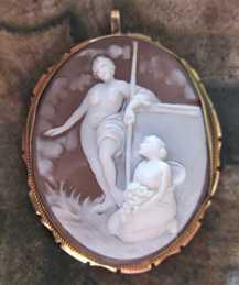Signed by Artist Museum quality carving shell symbolic Victory scene 14K Yellow Gold brooch/pendant circa 1920