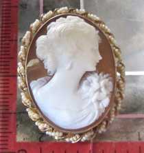 Superiorly carved Museum Sardonyx shell - a lady from 1930-1940 Tested 10K Yellow Gold with the pearls double bail pendant