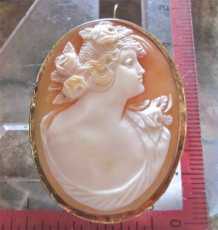 Fine carved Edwardian carnelian shell, depict young beauty with roses Marked big 14K Yellow Gold brooch/pendant from 1910th.