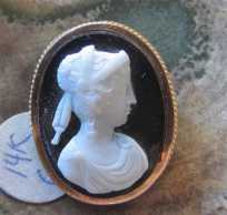 High Quality carved Agate image of ancient roman woman 14K Yellow Gold Brooch. Circa 1850