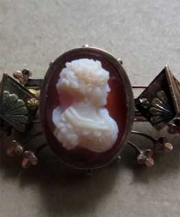 Vintage Victorian Red Agate Cameo Brooch 8.6 gram total 10K Red Gold. Circa 1860. Good Quality