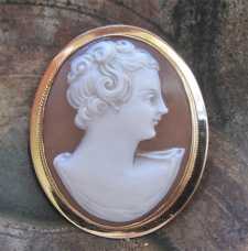 Great Quality carving shell portrait circa 1920 - 1930 Hallmarked 10K Yellow Gold Brooch/Pendant vintage.