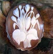 High quality Carnelian Shell image of bouquet. Signed Marked Silver Sterling 900 Brooch with Gold rope