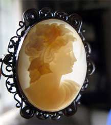 Quality 3 colors Sardonyx Light Shell Bacchante Image Vermeil Sterling Silver Brooch circa 1910