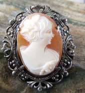 Little Carnelian Shell Beauty from 1930th in Filigree Marked Sterling Silver Brooch