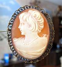 Quality late Art Deco Carnelian Shell circa 1935 Marked vermeil 800 Silver Brooch.