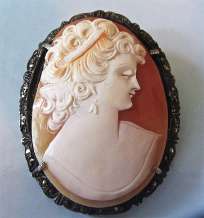 Large Italian Carnelian shell curly hair woman Silver filigree Brooch. Circa 1935