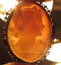 Lovely nand carved pretty woman shell circa 1940th Marked Silver (800) Brooch