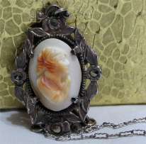 Nice Shell Marquisettes Framed Silver Pendent with chain & 2 color shell